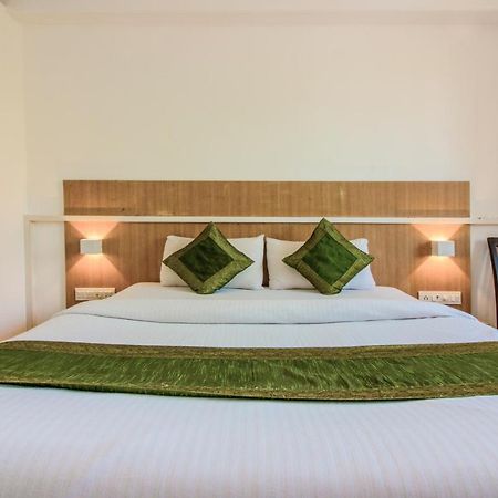 Treebo Trend Golden Nest Hotell Thane Exteriör bild