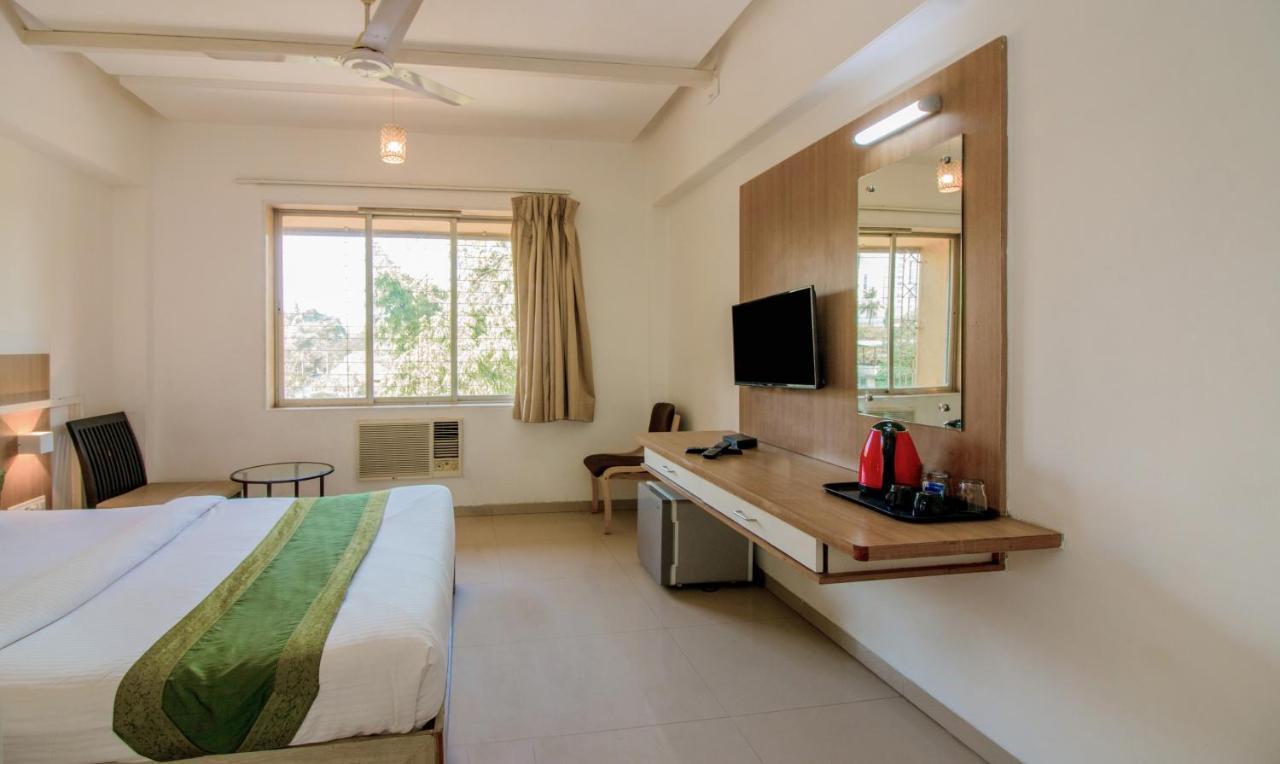 Treebo Trend Golden Nest Hotell Thane Exteriör bild