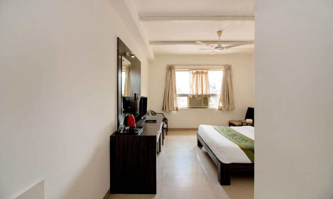 Treebo Trend Golden Nest Hotell Thane Exteriör bild