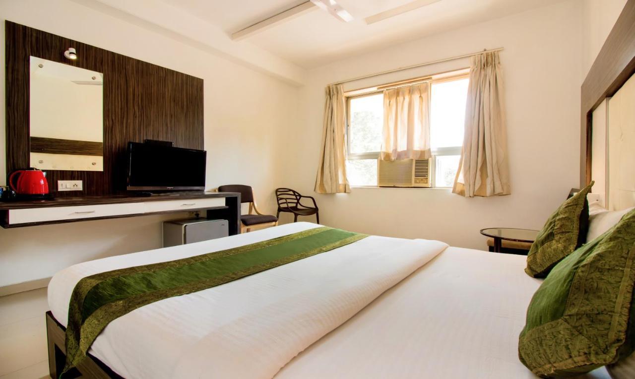 Treebo Trend Golden Nest Hotell Thane Exteriör bild